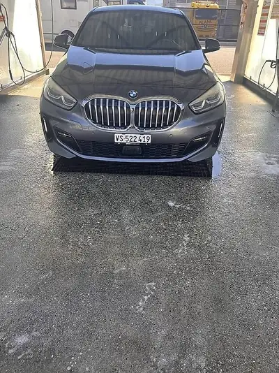 BMW Série 1 — Berline 136 ch essence manuelle, très bon état et économe — Seitenansicht