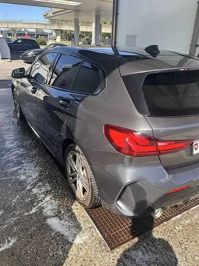 BMW Série 1 — Berline 136 ch essence manuelle, très bon état et économe — Heckansicht