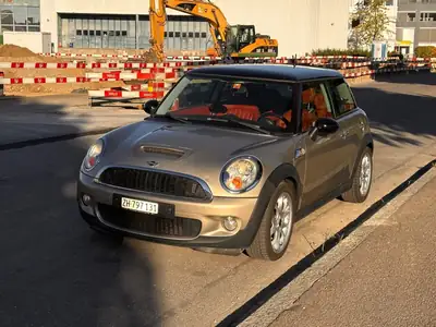 MINI Cooper S 2006 — Sportivité rétro et sensation de conduite Go-Kart — fianco