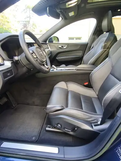 Volvo XC60 B5 Mild-Hybrid — SUV premium 250 ch, 22 600 km seulement — Miniature 12