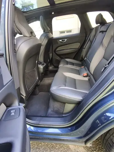 Volvo XC60 B5 Mild-Hybrid — SUV premium 250 ch, 22 600 km seulement — Miniature 13