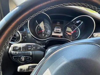 Mercedes-Benz V 250 — Van 7 places diesel robuste, entretien récent complet — détail