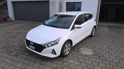 Hyundai i20 1.0 T-GDI 2023 — Citadine fiable, 15'000 km seulement — côté