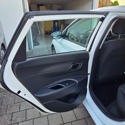 Hyundai i20 1.0 T-GDI 2023 — Citadine fiable, 15'000 km seulement — Miniature 9