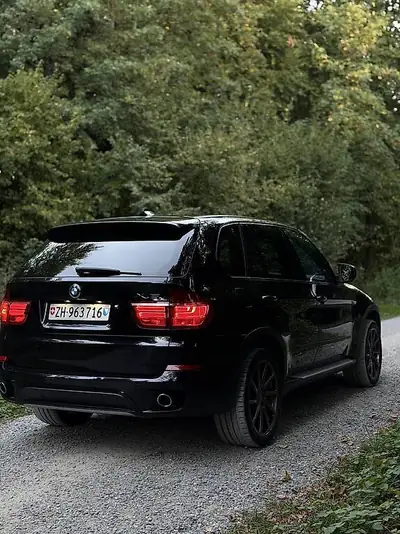 BMW X5 xDrive40d 2013 — SUV premium diesel, entretien complet, équipement Individual — fianco