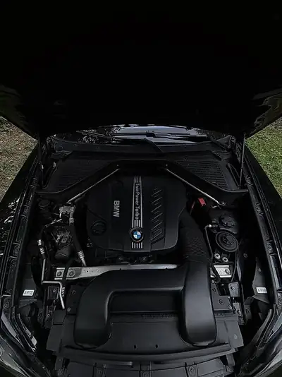 BMW X5 xDrive40d 2013 — SUV premium diesel, entretien complet, équipement Individual — interni