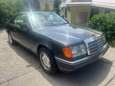 Mercedes-Benz 300 Coupé 1992 — Classique intemporel, moteur 3.0L, entrée veteraneneintrag — rear view
