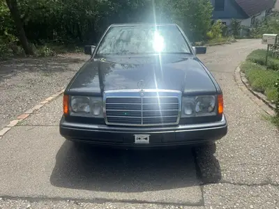 Mercedes-Benz 300 Coupé 1992 — Classique intemporel, moteur 3.0L, entrée veteraneneintrag — side view