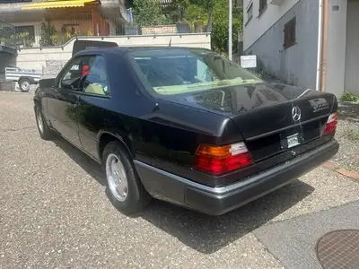 Mercedes-Benz 300 Coupé 1992 — Classique intemporel, moteur 3.0L, entrée veteraneneintrag — dashboard