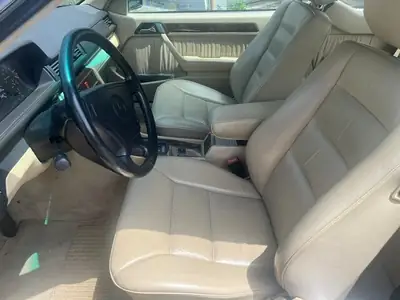 Mercedes-Benz 300 Coupé 1992 — Classique intemporel, moteur 3.0L, entrée veteraneneintrag — detail