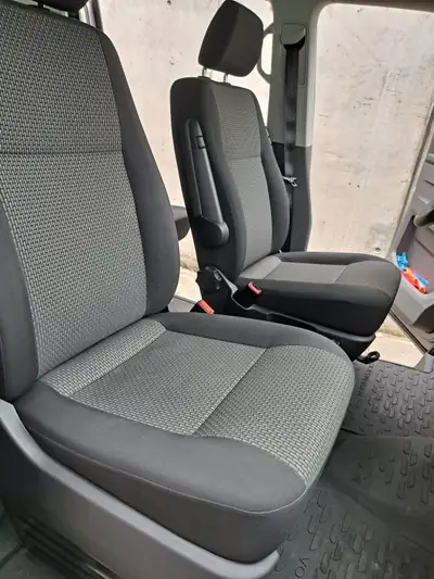 VW T6 Caravelle 2024 — 8 places, diesel automatique, état impeccable, faible kilométrage — detail