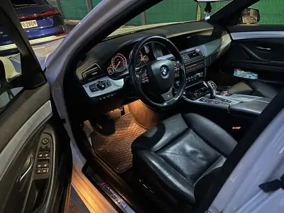 BMW M550 Diesel — Berline sportive 381 ch, boîte auto, entretien impeccable — cruscotto