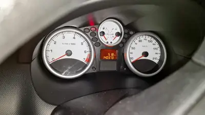 Peugeot 206 — Citadine fiable et entretenue, 5 portes pratiques — detail