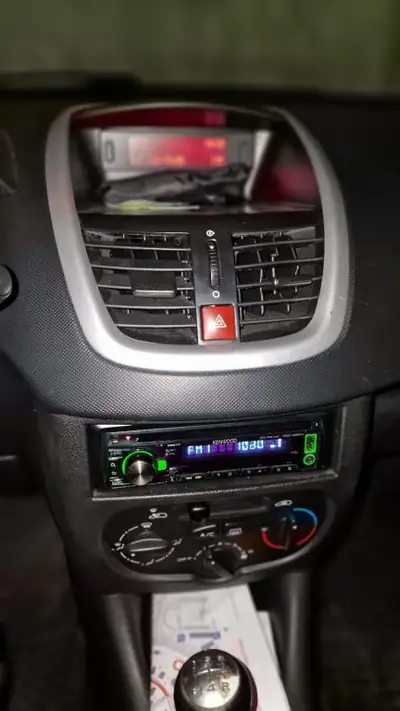 Peugeot 206 — Citadine fiable et entretenue, 5 portes pratiques — Thumbnail 9