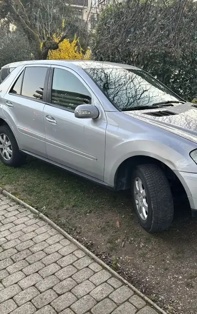 Mercedes-Benz ML 280 — SUV robuste diesel, transmission automatique, 4x4 intégral — Heckansicht
