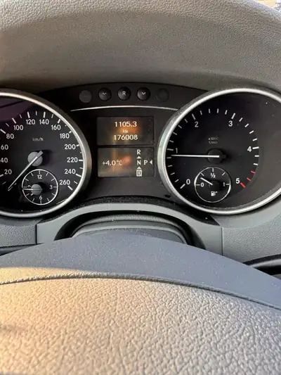 Mercedes-Benz ML 280 — SUV robuste diesel, transmission automatique, 4x4 intégral — Detail