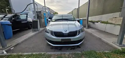 Skoda Octavia Combi 2.0 TDI — Break automatique DSG, 150 ch, kilométrage autoroute — exterior view
