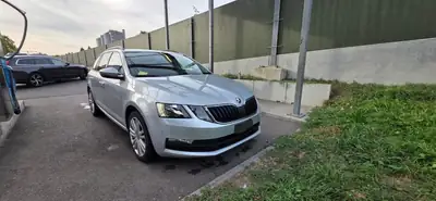 Skoda Octavia Combi 2.0 TDI — Break automatique DSG, 150 ch, kilométrage autoroute — dashboard