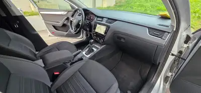 Skoda Octavia Combi 2.0 TDI — Break automatique DSG, 150 ch, kilométrage autoroute — Thumbnail 7