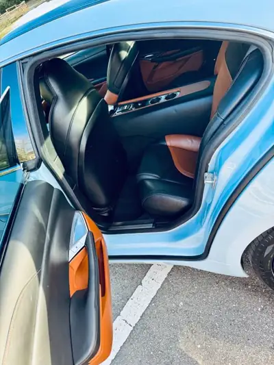 Karma Revero 2018 — Berline hybride rechargeable élégante, 81'000 km — dashboard