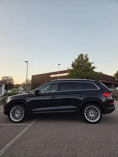 Škoda Kodiaq 2018 — SUV robuste 180 ch, entretien complet, 8 pneus inclus — rear view