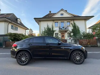 Mercedes-Benz GLC 220 — SUV premium diesel, transmission automatique, 4 roues motrices — exterior view