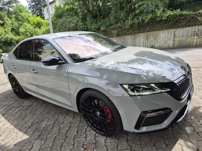 Škoda Octavia RS 245 ch — Berline sportive complète avec Matrix LED et Head-Up Display — exterior view