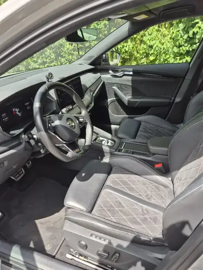 Škoda Octavia RS 245 ch — Berline sportive complète avec Matrix LED et Head-Up Display — detail