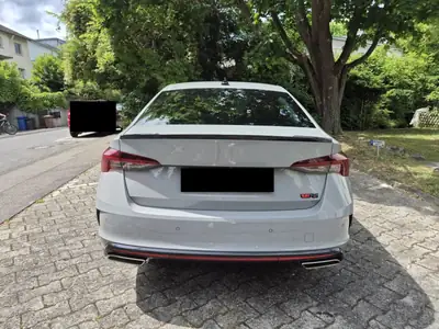 Škoda Octavia RS 245 ch — Berline sportive complète avec Matrix LED et Head-Up Display — interior