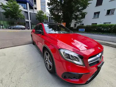 Mercedes-Benz GLA 45 AMG 4MATIC — SUV haute performance 381 ch, entretien complet — interior