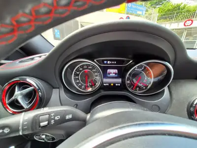 Mercedes-Benz GLA 45 AMG 4MATIC — SUV haute performance 381 ch, entretien complet — Thumbnail 11