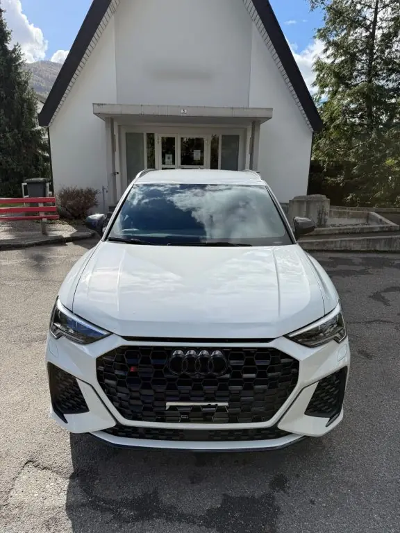 Audi RS Q3 2021 — 400 ch de performance brute, attelage pivotant inclus