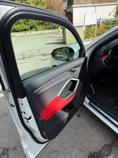 Audi RS Q3 2021 — 400 ch de performance brute, attelage pivotant inclus — Thumbnail 9