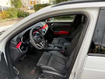 Audi RS Q3 2021 — 400 ch de performance brute, attelage pivotant inclus — Thumbnail 8