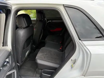 Audi RS Q3 2021 — 400 ch de performance brute, attelage pivotant inclus — Thumbnail 12