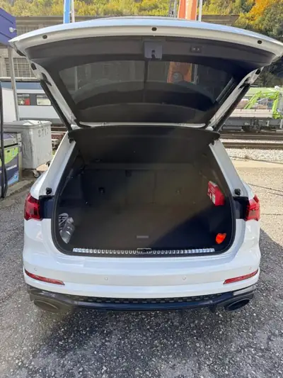 Audi RS Q3 2021 — 400 ch de performance brute, attelage pivotant inclus — Thumbnail 13