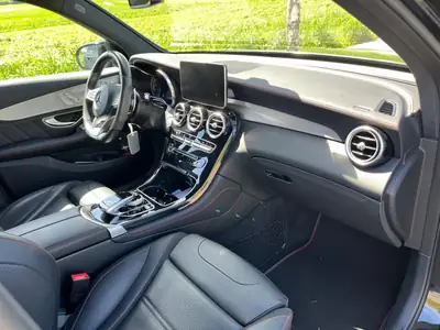 Mercedes-Benz GLC 43 AMG — SUV sportif 367 ch, transmission automatique, kilométrage modéré — côté