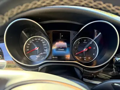 Mercedes-Benz V 300 d 4MATIC — Van premium 7 places, 239 ch, tout-terrain — Thumbnail 8